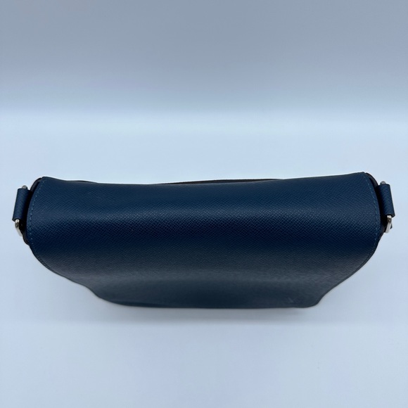 Louis Vuitton Roman PM Measenger Bag Taiga  Leather in Ocean Brand new With Tags - Picture 3 of 13